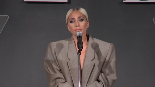Lady Gaga geeft emotionele speech