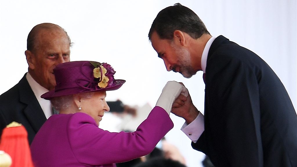 Koning Willem-Alexander, zo moet het dus niet straks bij The Queen