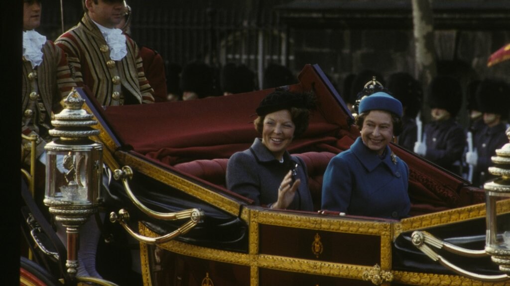 Nostalgie: prinses Beatrix bij koningin Elizabeth op visite