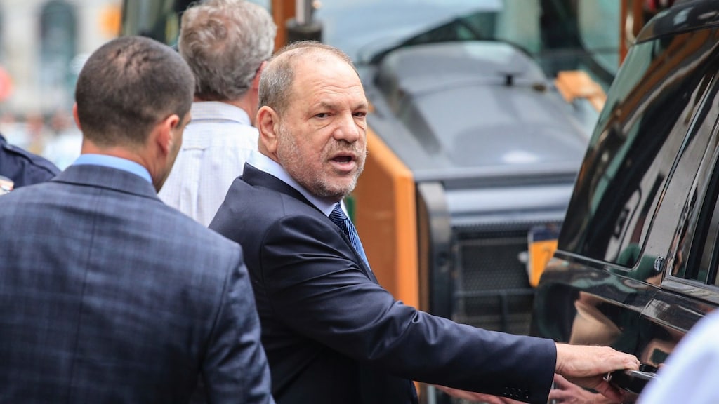 Harvey Weinstein probeert zijn problemen af te kopen