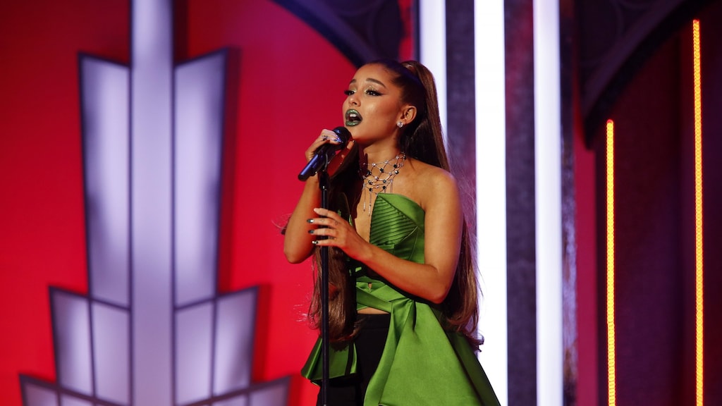 Ariana Grande hint op nieuwe muziek