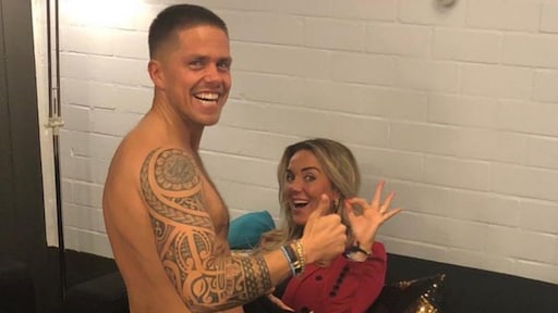 Oeh la la: André Hazes uit de kleren voor Monique