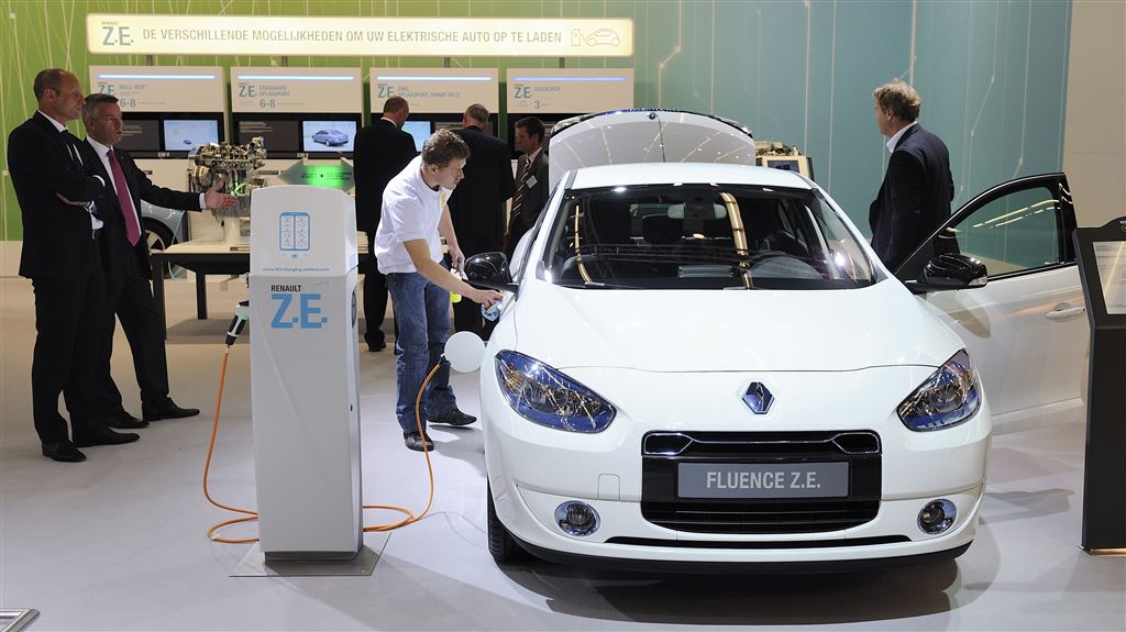 100 miljoen subsidie van kabinet voor tweedehands stekkerauto