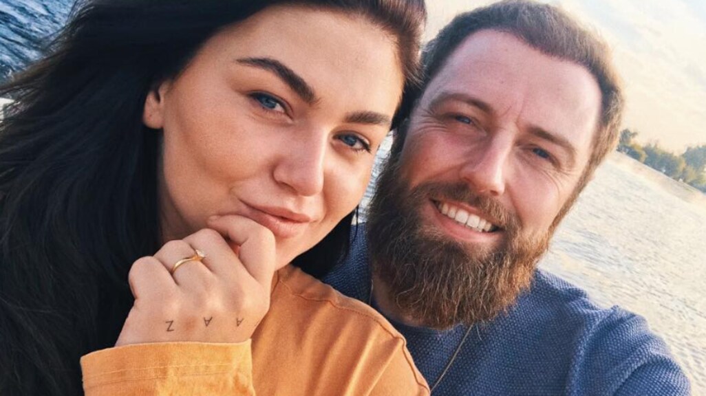 Weinig vrienden welkom op bruiloft Roxeanne Hazes