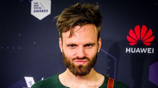 Tim Hofman schiet asielkinderen te hulp