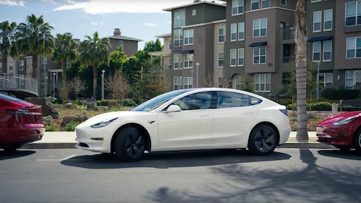 Tesla Model 3 best verkochte auto in juni, autoverkopen dalen