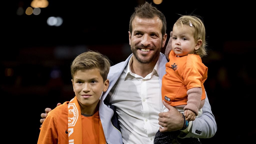 Rafael van der Vaart stopt per direct met voetballen