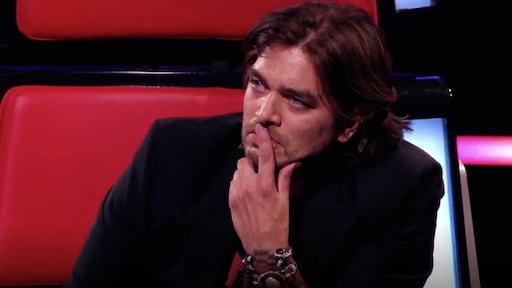 Waylon tot tranen toe ontroerd in The Voice
