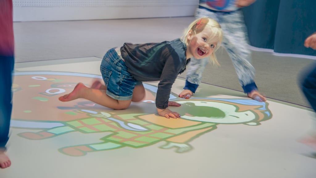 'Beweegvloer' op kinderdagverblijf, want ook peuters zitten te veel stil