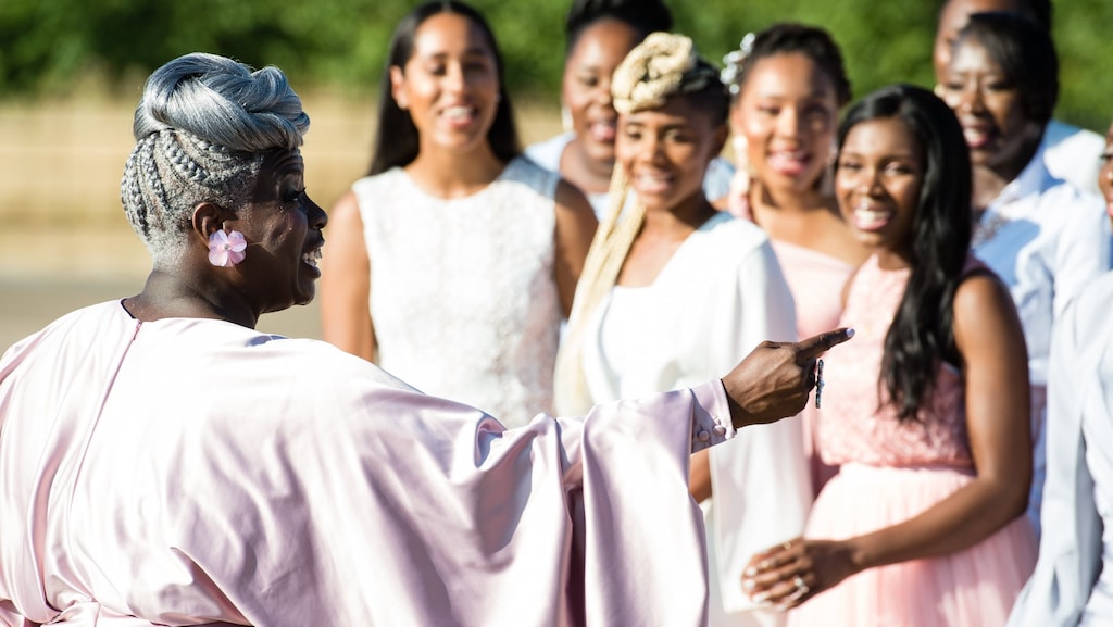 Het gospelkoor van Harry en Meghan treedt op in de ArenA
