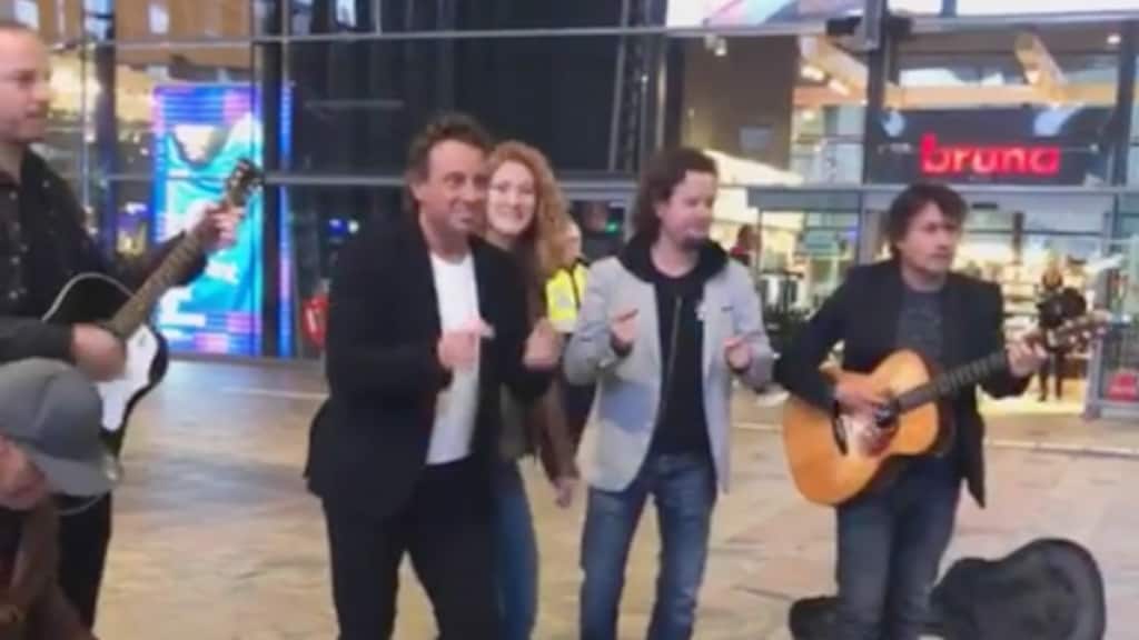 Marco Borsato geeft verrassingsoptreden in Rotterdam