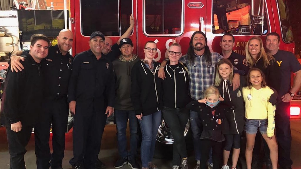Dave Grohl geeft brandweermannen een warme maaltijd