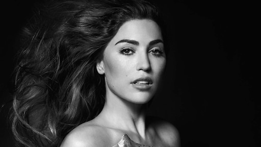 Naakte Yolanthe en Tygo op de foto met dode vis