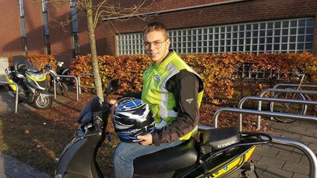 Zoon Frans Bauer haalt scooterrijbewijs
