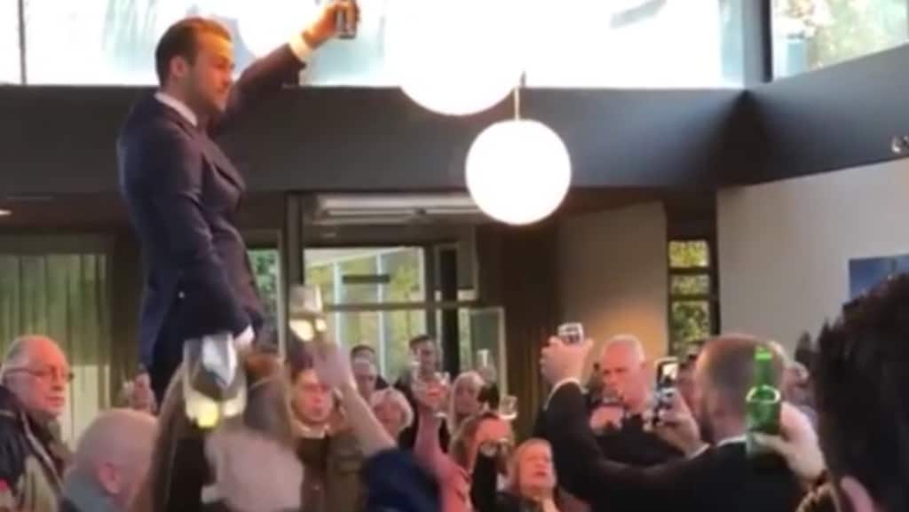 Dave en Donny Roelvink nemen afscheid van oma