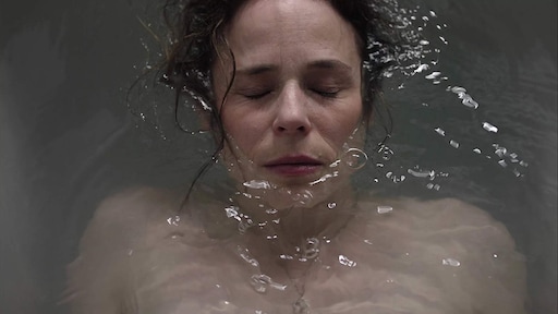 Deze nieuwe misdaadserie wil je in één ruk uitkijken