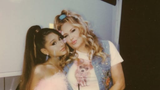 Ariana Grande brengt ode aan al je favoriete 90's chick flicks