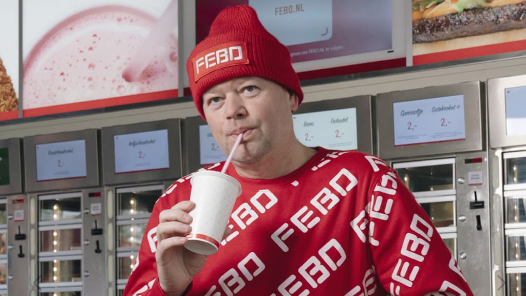 Raymond van Barneveld shinet in FEBO-huispak