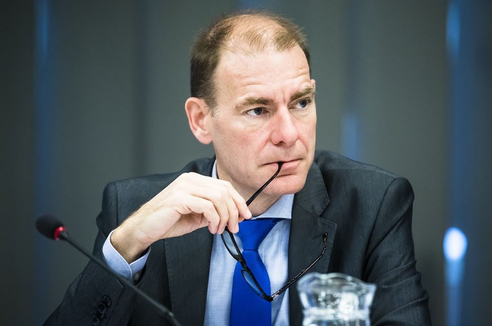 Nieuwe blunder rond toeslagen brengt Menno Snel verder in 't nauw