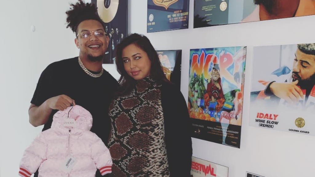 Ronnie Flex eindelijk open over moeder van zijn kindje