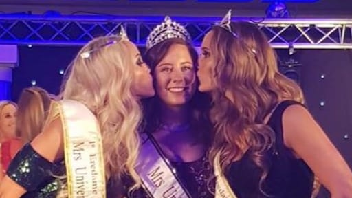 Deborah bedolven onder kritiek na winnen missverkiezing