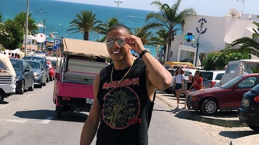 Mezdi probeert de draad weer op te pakken na ernstig ongeluk