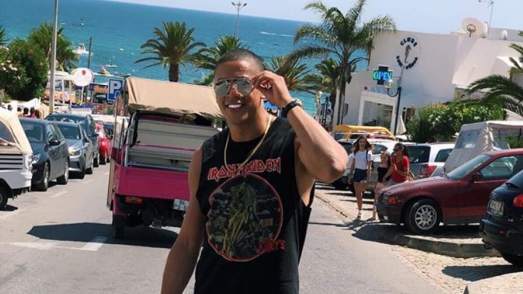 Mezdi probeert de draad weer op te pakken na ernstig ongeluk