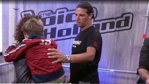 Ali B en Waylon breken hart van kleuter in The Voice