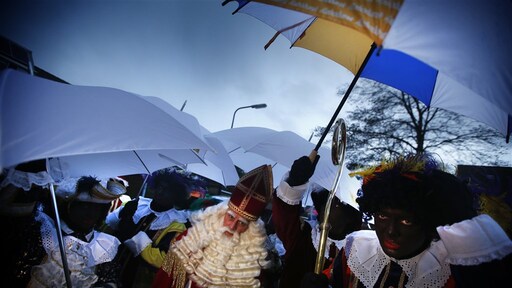 Sint en Piet moeten paraplu mee: 'Pakjesavond wordt nat en onstuimig'