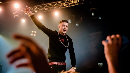 Rapper Boef geeft 1000 euro weg aan scholieren