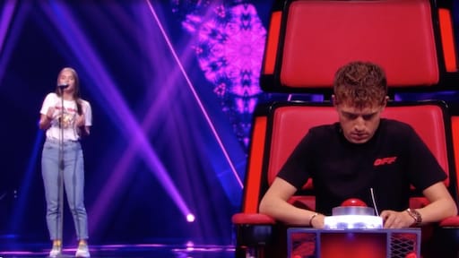 Lil' Kleine maakt grote fout tijdens The Voice