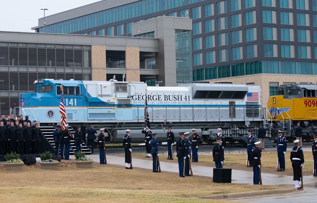 De trein waarmee het lichaam van Bush naar zijn laatste rustplaats werd gebracht