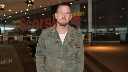 Ophef na expliciete 18+ foto van Johnny de Mol