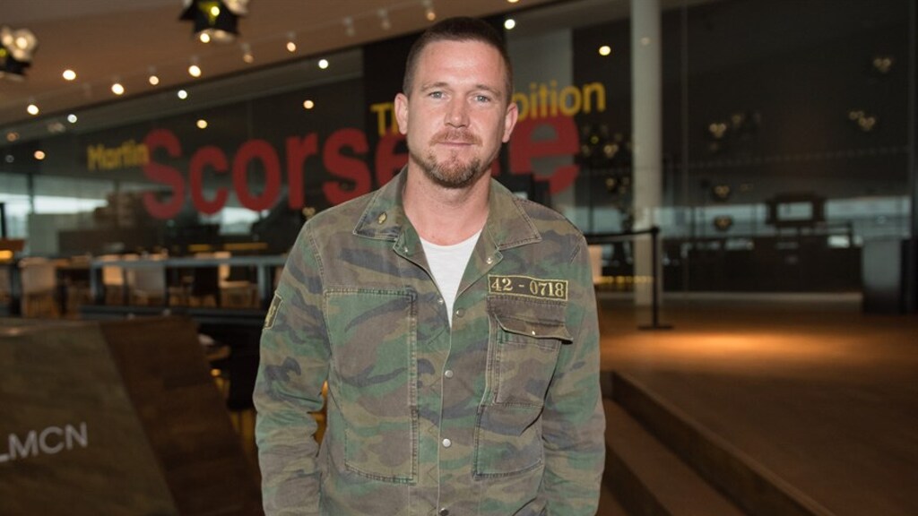 Ophef na expliciete 18+ foto van Johnny de Mol