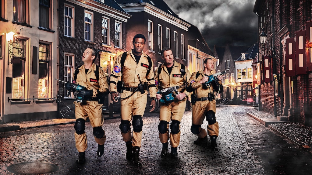 Man bespiedt vriendin in aflevering Help, Mijn Man Is Klusser!