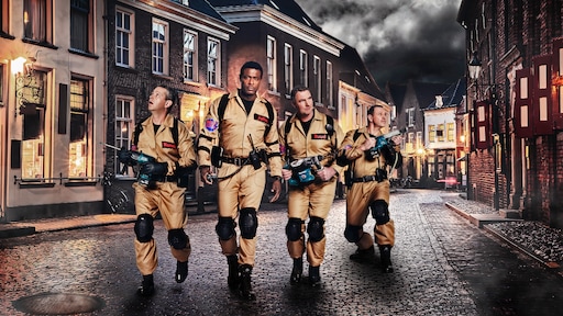 Man bespiedt vriendin in aflevering Help, Mijn Man Is Klusser!