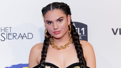 Famke Louise krabbelt terug: sta niet langer achter boodschap