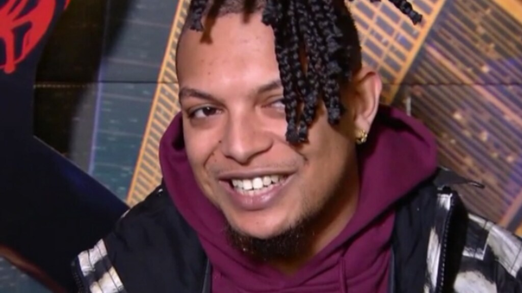 Ronnie Flex is helemaal in love met Famke Louise