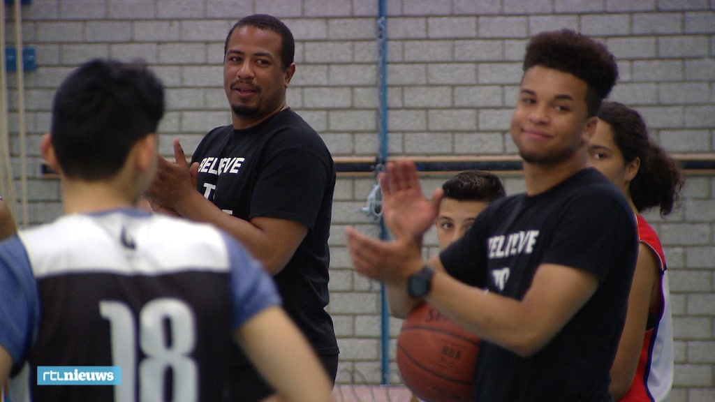 Stichting helpt probleemjongeren door basketbal