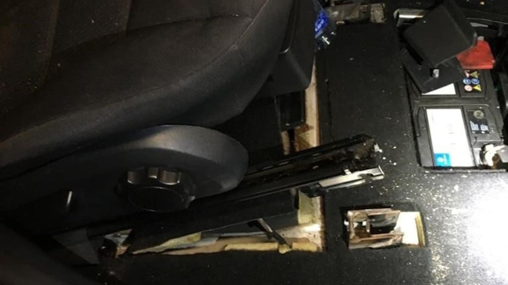 Politie vindt seksspeeltje met diamanten in verborgen ruimte