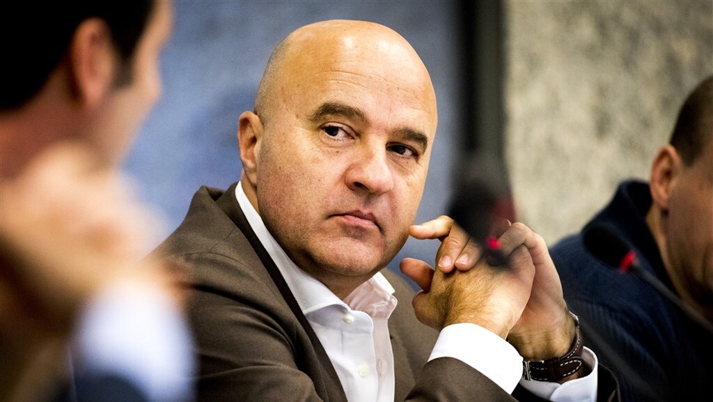 Interpol wijst arrestatiebevel John van den Heuvel af