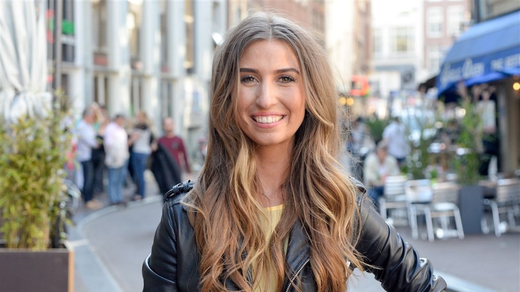 ZIEN: Xelly Cabau pronkt met groeiende babybuik