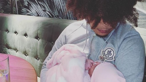 Ronnie Flex en DJ Wef op pad met de kleine Nori