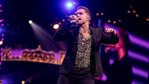 André Hazes zet feestcafé Lil' Kleine op zijn kop