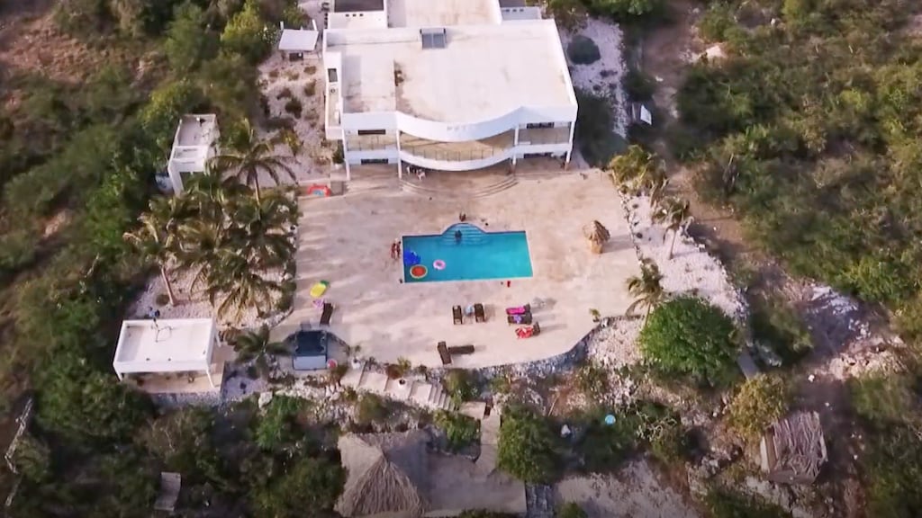 De Ex on the Beach-villa is te huur voor een prikkie