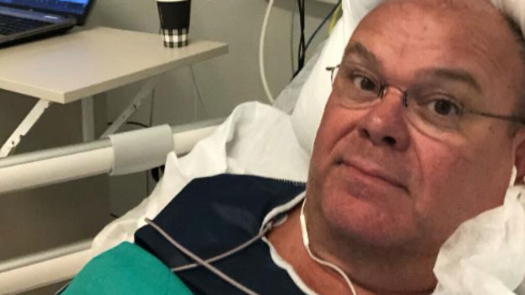 Paul de Leeuw ondergaat operatie in het ziekenhuis