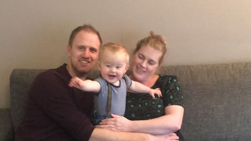 Meer vrouwen aan de slag na bevalling: 'Ik ben een leuker mens als ik werk'