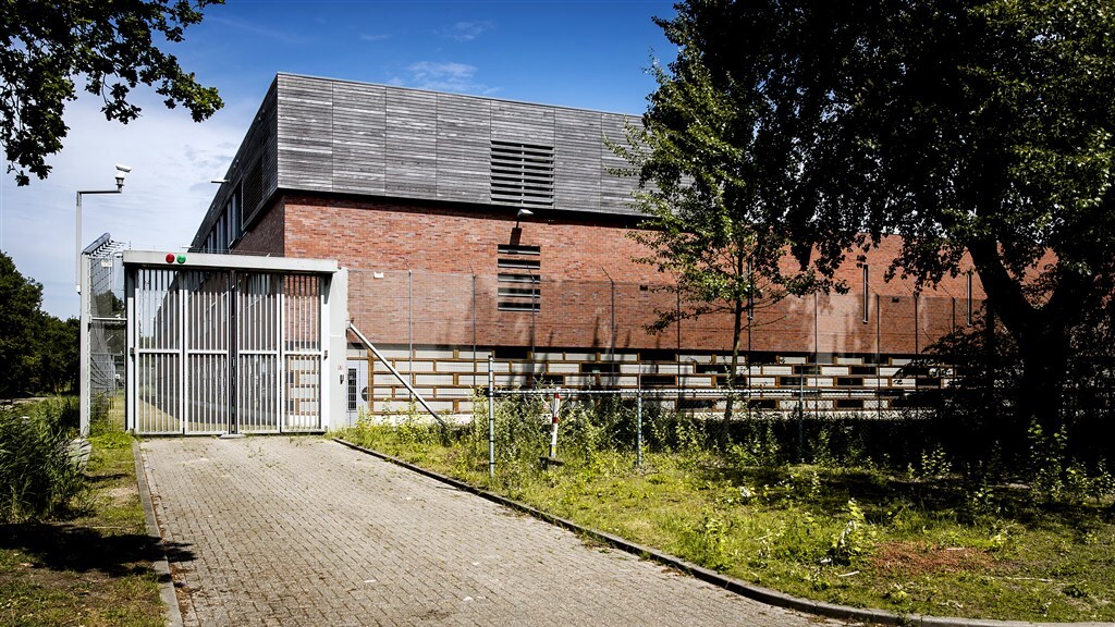 Inspectie: personeel speciale AZC's kan overlastgevende asielzoekers niet aan