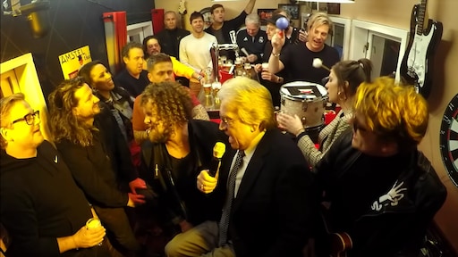 Lee Towers zingt voor de laatste keer voor zijn vrienden