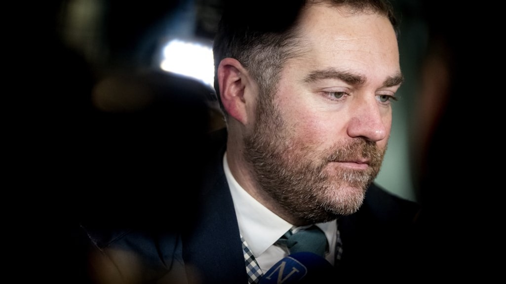 Dijkhoff blijft wachtgeld krijgen, maar gaat het vanaf nu terugstorten